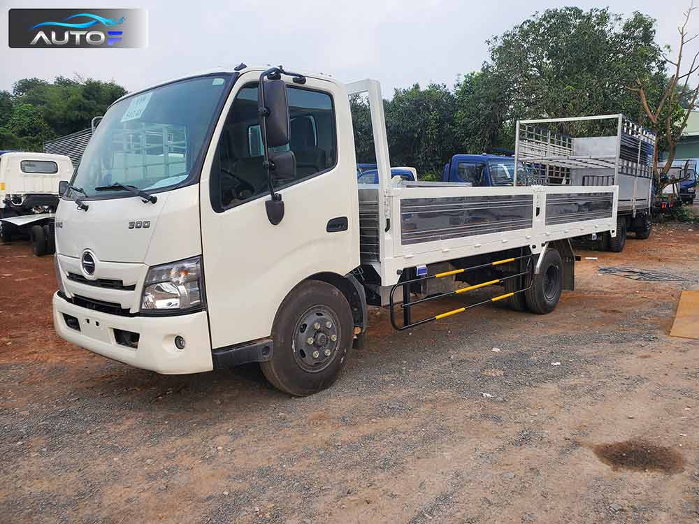 Xe tải Hino XZU710L (2.5t - 4.5m) thùng lửng